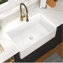 White Farmhouse Apron Front Kitchen Sink