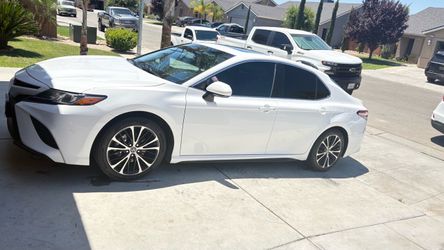 2018 Toyota Camry Sedan White