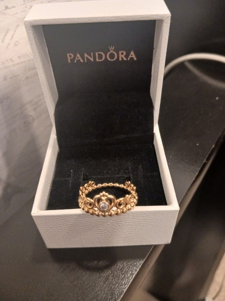 BEAUTIFUL PANDORA TIARA RING & SIZE 7-7.5......πππ