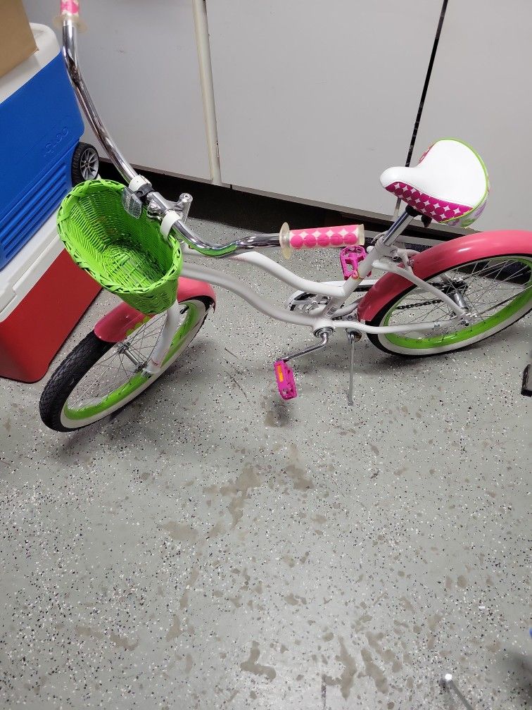 Huffy 20" Cranbrook Girls' Cruiser Bike with Basket, White