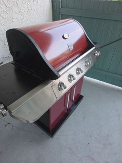 BBQ GIRL BY Kenmore 5 burners in excellent condition very clean ready to use
