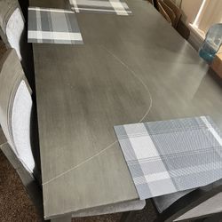 Dinning Table 