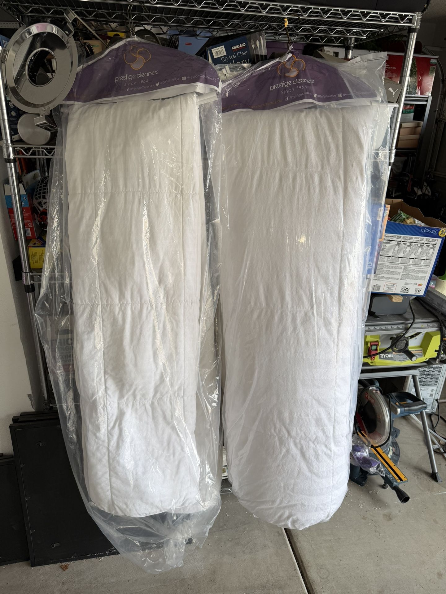 Hotel Grand King Comforter – Clean & Like New