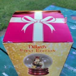 2014 Dillard's First Edition Snow Globe Christmas Santa Claus Christmas Tree