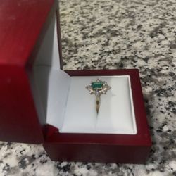 Diamond & Emerald Ring