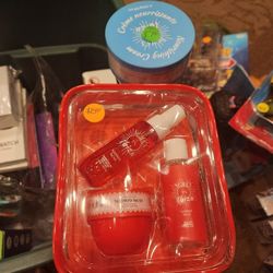 New Womens Perfume Set And 1 Lotion