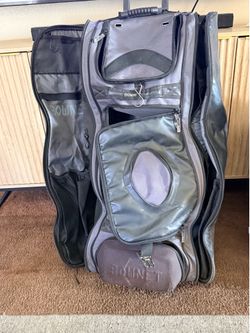Bownet baseball bag with catchers protectors