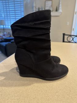 Boots - Black Suede Size 7.5 In Good Condition 