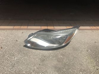 Ford Focus sfe left headlight