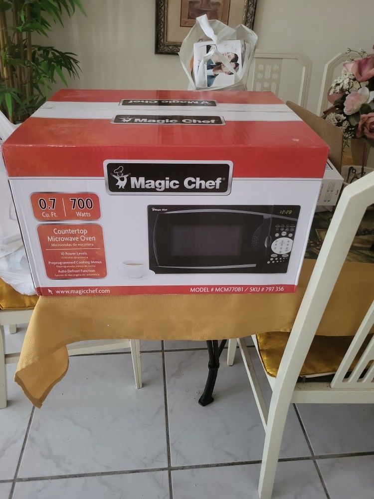 New Chef Microwave 700 Watts