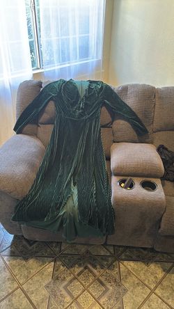 Green Velvet Long Sleeve Maxi Dress