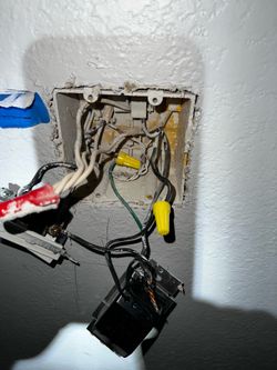 Se asen trabajos de electricidad aún buen precio comercial y recidencial estamos ala orden