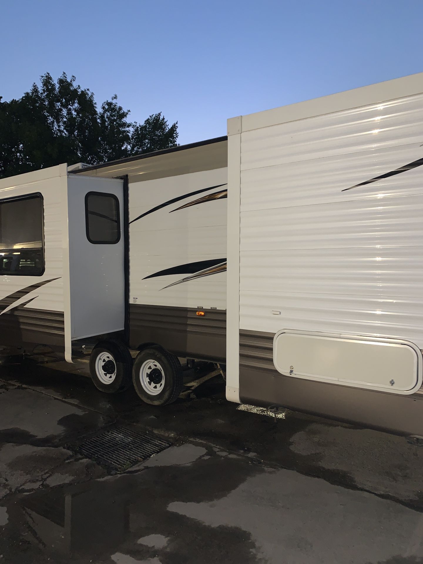 2019 Wildwood 36 foot travel trailer