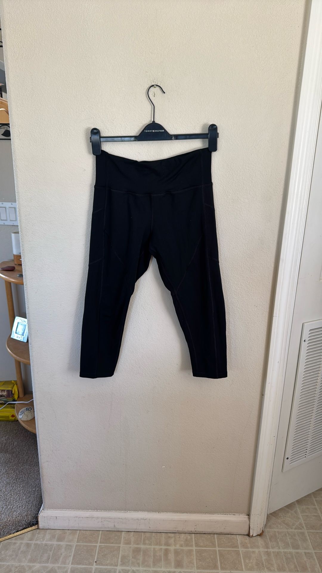 Champion Women’s Medium M Black Leggings Stretch Pants Back Zipper Pocket