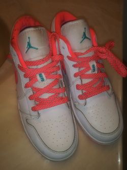 Women's / Kids Nike air jordans size 5y