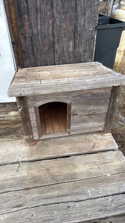 dog house for smaller dog needs a little TLC