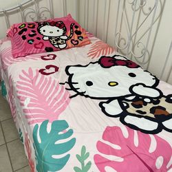 Hello Kitty Reversible Twin Size Comforter Set
