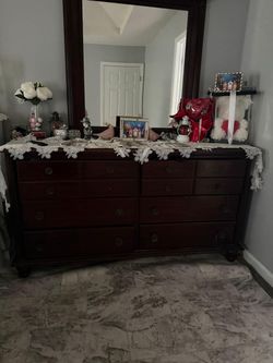 Six drawers dresser with mirror