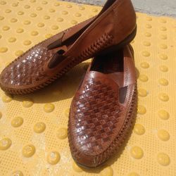 Lion's Den Size 11 D