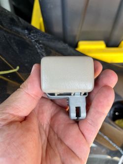 1998 Toyota Corolla glove box lock