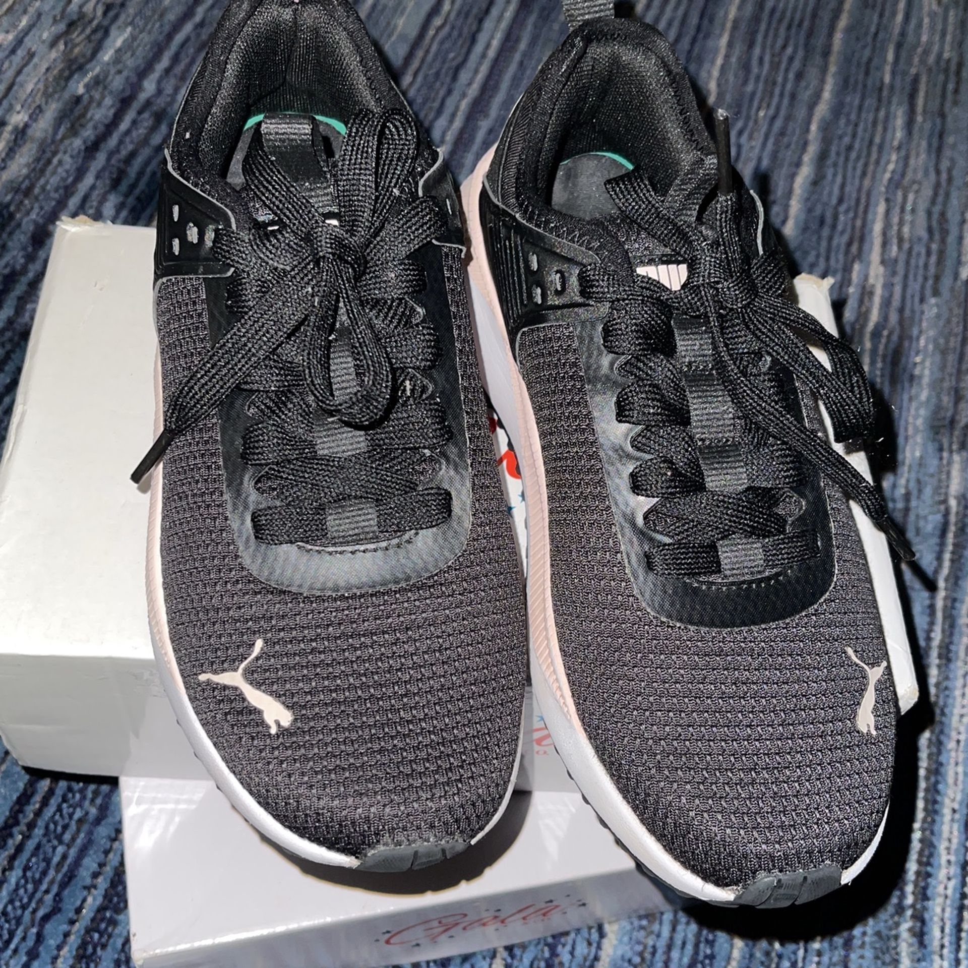 Girl Size 6.5 Puma