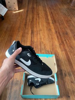 Nike shoes black
