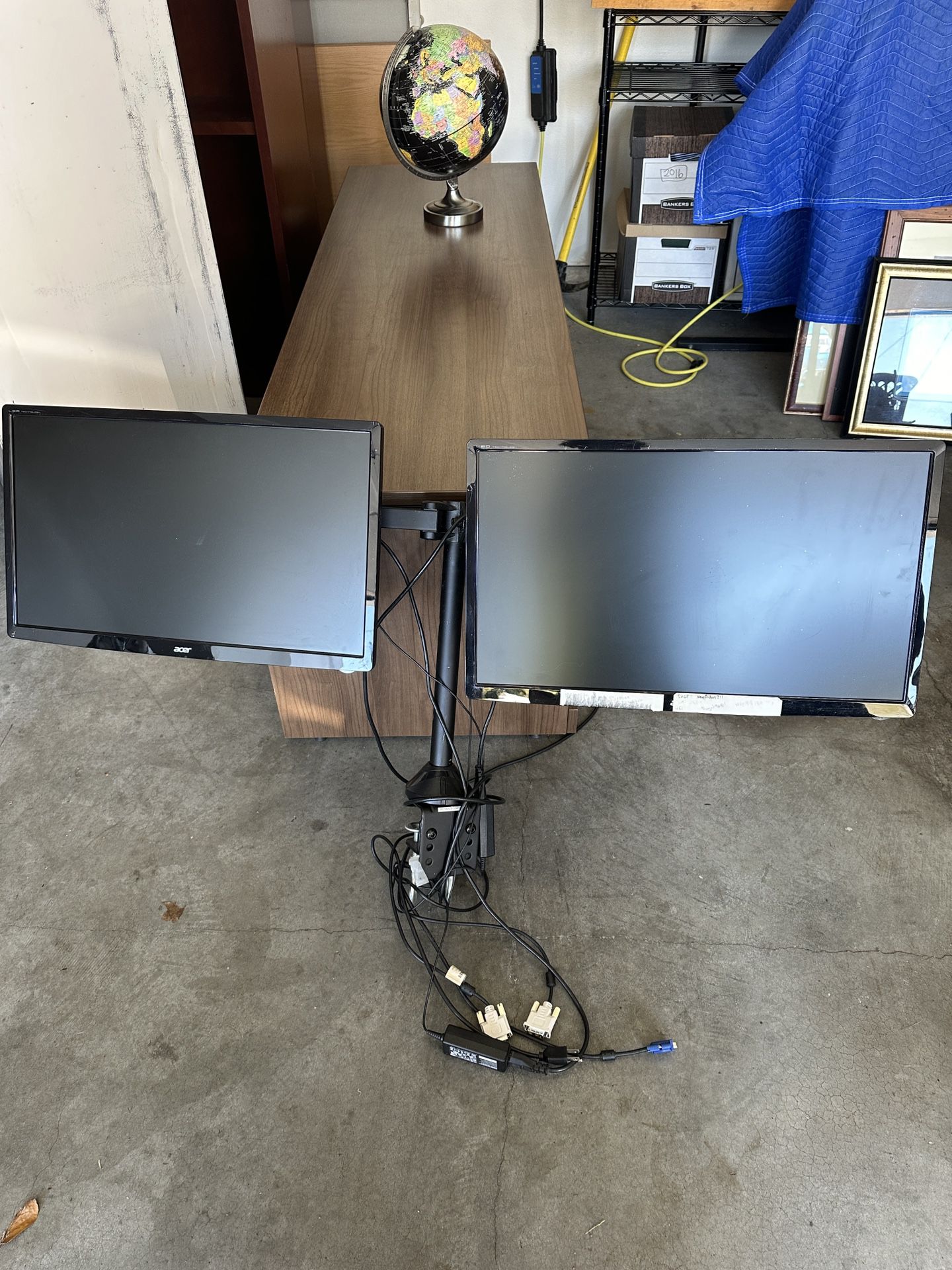 Dual Monitors 