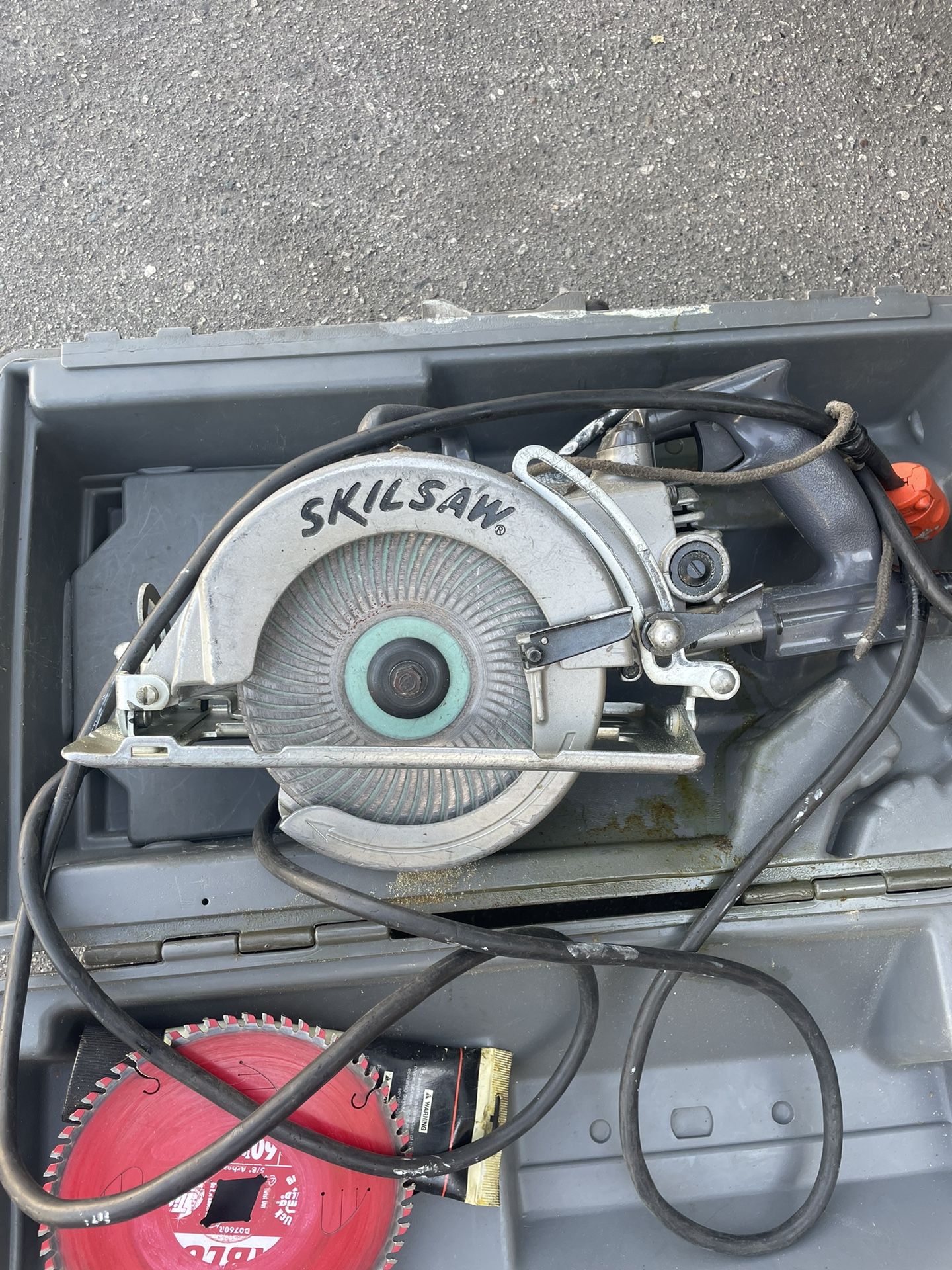 Skil saw Model HD77