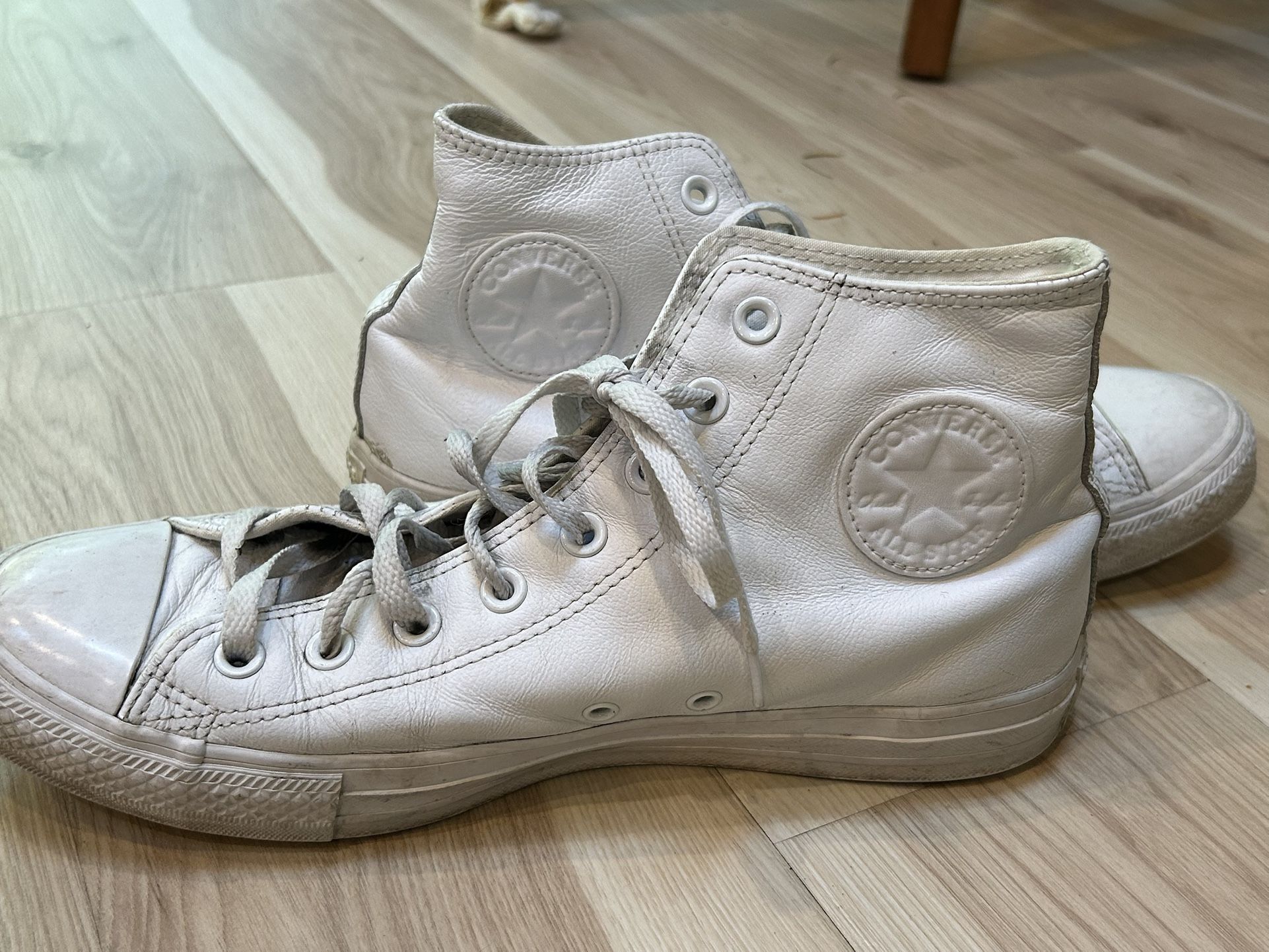 Converse White Leather High-Tops Women’s 11.5, Men’s 9.5