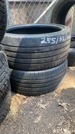 2 tires Momo 255/35/20