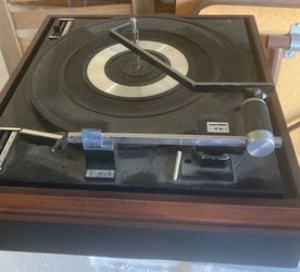 Vintage turntable walnut nice condition