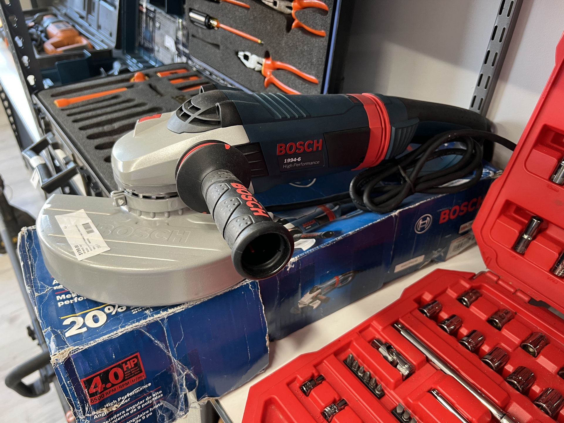 BOSCH 9° HIGH PERFORMANCE ANGLE GRINDER IN BOX 1994-6
