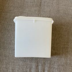 Tupperware Cereal Or Rice Container