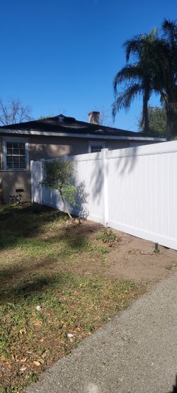 White Full Privacy Vinyl Fence, 6 Ft High 8 Ft Wide