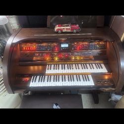 Lowrey Legacy Organ