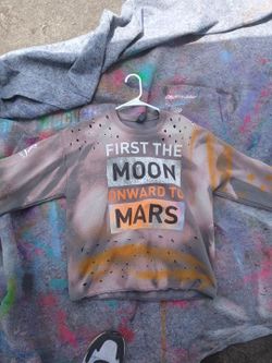 Custume sweet shirt size M
