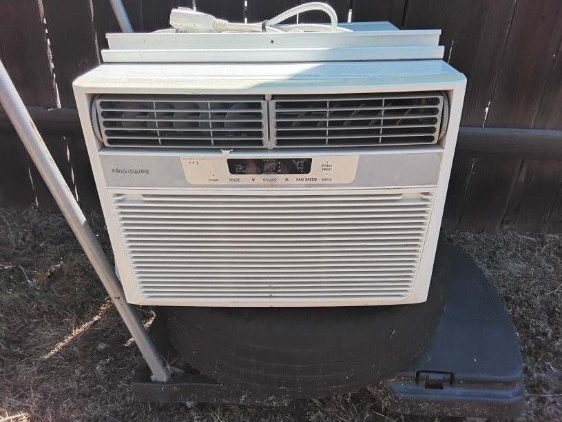 Frigidaire 12000 BTU Window Ac Air Conditioner Unit 115 Volt