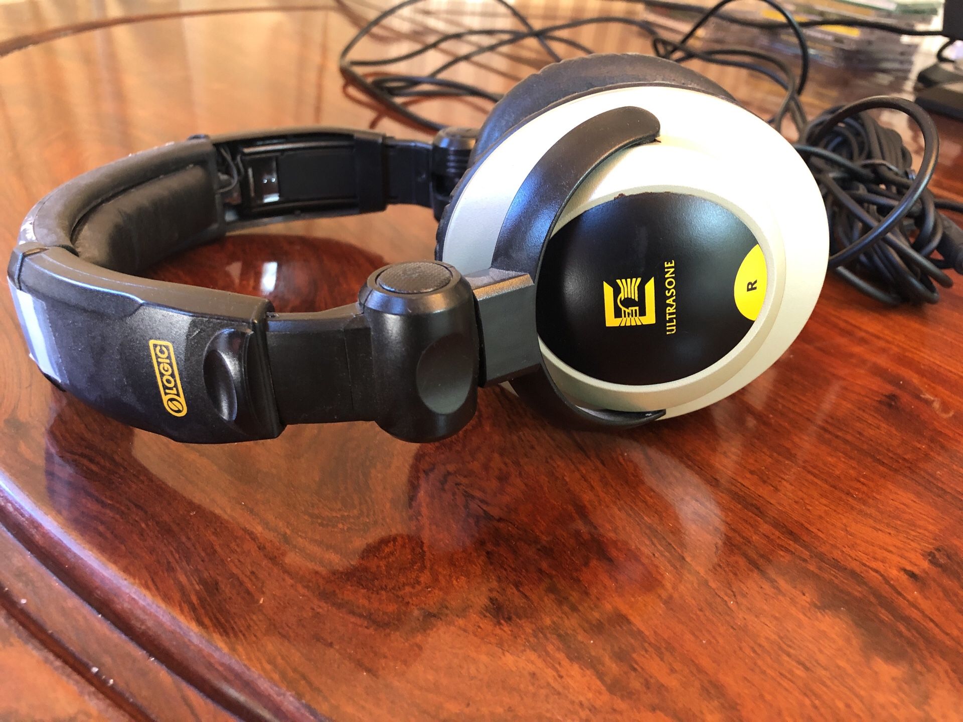 Ultrasone HFI-700 DVD headphones