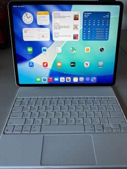 iPad Air 13” M2 with Magic Keyboard 256GB
