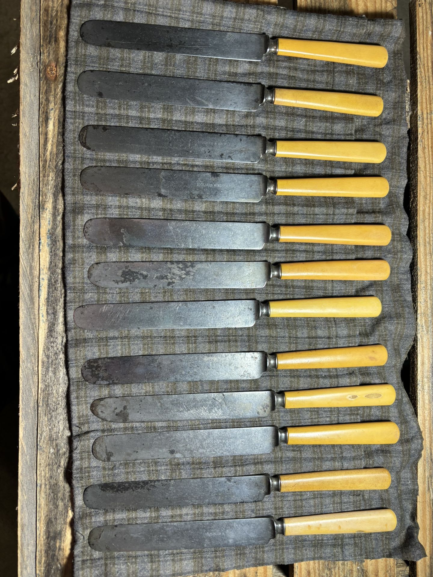 12 Antique Holmes & Edwards Knives 