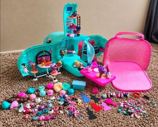 L.O.L. Surprise! 2-in-1 Glamper Fashion Camper with 55+ Surprises