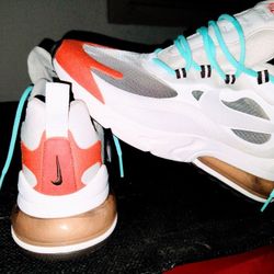 NIKE 270 $75 SIZE 8