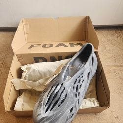 Yeezy Foam RnR $110 Size 11M