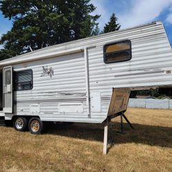 Rv 5th wheel  Nash 24.5 2005