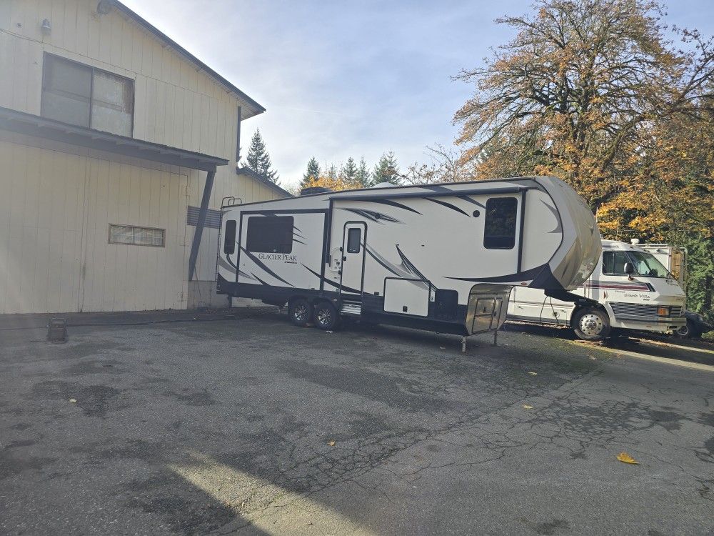 2017 Outdoors Rv Glacier Peak  (mountain series)