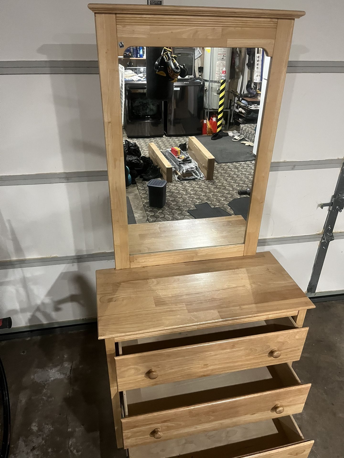 I Natural wood twin size bed and vanity set 