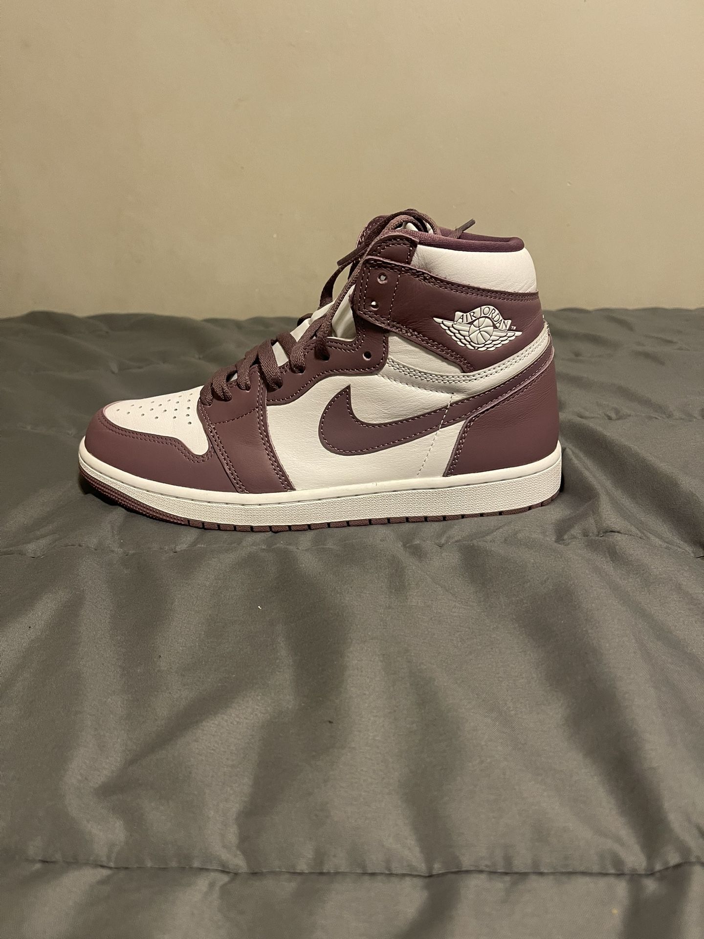 BRAND NEW MEN JORDANS…SIZE 9