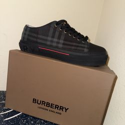 Burberry shoes size 11