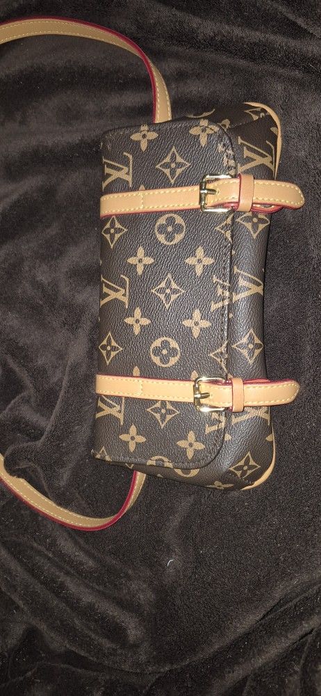 Authentic Louis Vuitton Pouchette