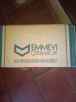 Ceramic floor tile